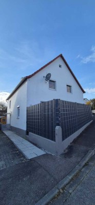 Charmantes EFH mit moderner Ausstattung, Terrasse und kleinem Innenhof