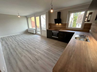 Kernsanierte 2-Zimmer-Whg. mit neuer Einbauküche & Balkon