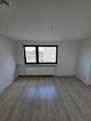 Renovierte, kleine 2 Zimmerwohnung ab sofort zu vermieten