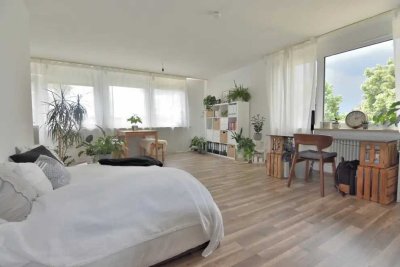 Attraktive und neuwertige 1-Zimmer-Loft-Wohnung mit Balkon und Einbauküche in Neu-Ulm