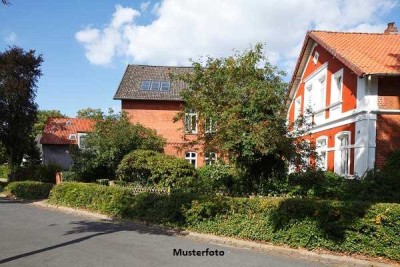 Wohnhaus (Vorder-/Hinterhaus und Zwischenbau)