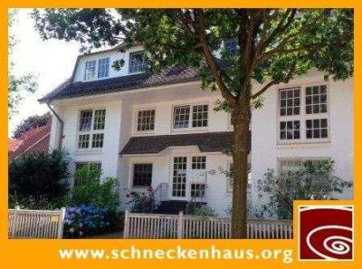 Am Grashof, Oberneuland! Sanierte Wohnung mit attraktiven Balkon! Neue EBK, PKW-Stellplatz