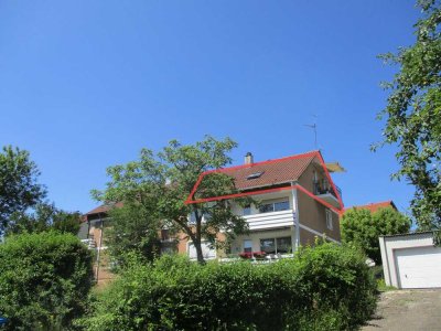 Helle und ruhige 3-Zimmer-Dachgeschosswohnung mit Garage in beliebter Lage von Aalen-Hüttfeld