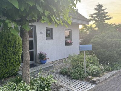 Freistehendes Einfamilienhaus mit wunderschönem Garten