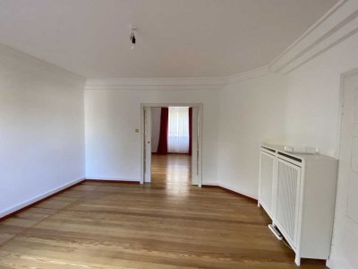 Große, denkmalgeschützte 4Z-Wohnung direkt gegenüber des SWR-Medienzentrums