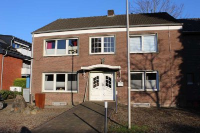 Großes Zweifamilienhaus mit Ausbaupotential in ruhiger Lage mit großem Garten