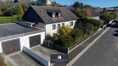 Familienidyll in Schnaittenbach: Architektenhaus mit Balkon, Terrasse und Einliegerwohnung