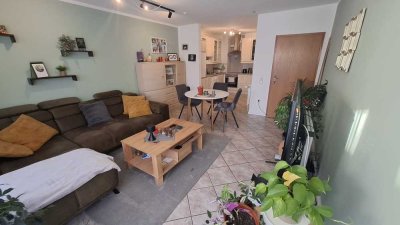 Sehr gepflegte 2-Zi.-Wohnung im Hoch-Parterre mit großem Balkon und Gartenzugang