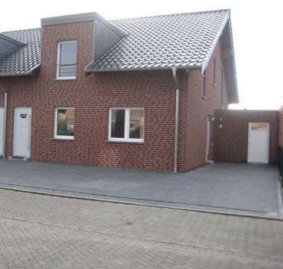 Hochwertige Erdgeschosswohnung mit Terrasse und Garten