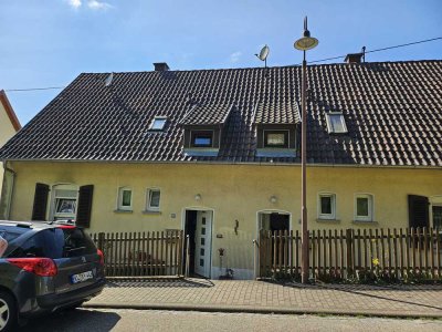 Zwei Doppelhaushälften mit großem Gartengrundstück