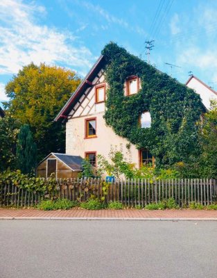 RARITÄT! Historische Bauernhaus-Hälfte in guter Lage