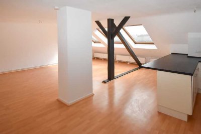 Sonnige Dachgeschosswohnung in der City von Hildesheim!
