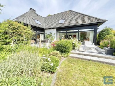 Architektenhaus mit Einliegerwohnung, Gartenparadies & Baugrundstück - Heikendorf