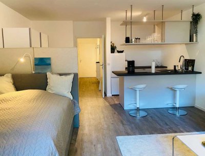 Hochwertige vollmöblierte 1-Zimmer-Wohnung mit Einbauküche und Balkon