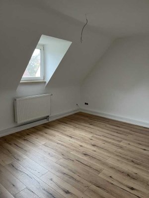 Helle, frisch sanierte Dachgeschosswohnung