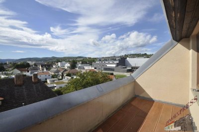 Wunderschöne sonnige Dachterrassenwohnung mit Tiefgaragenparkplatz und weiter Fernsicht nähe EKZ Bühl-Center