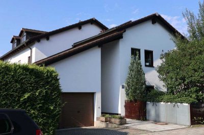 Provisionsfrei: 3 Zimmer Maisonette Gartenwohnung mit Einbauküche in guter Lage - sofort bezugsfrei!