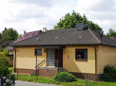 Sanierter 3-Zimmer-Bungalow mit Einbauküche und Kamin in Ellerbek, Kreis Pinneberg