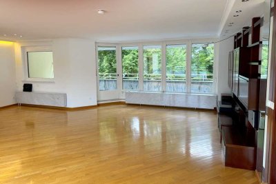 Lichtdurchflutete 3 2/2 Zimmerwohnung im Penthaus-Stil mit 2 PKW TG-Plätzen