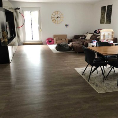Geschmackvolle Wohnung mit vier Räumen und Einbauküche in Göppingen