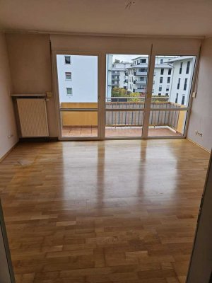 +++ Sehr zentral gelegene 3 Zi. -Whg. mit Balkon im 2. OG +++