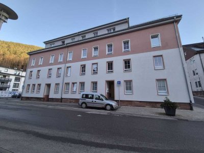 --Sanierter Altbau-- 2 Zimmer mit großem Balkon und Einbauküche in Bad Wildbad