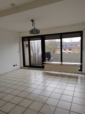 Gepflegte 2-Raum-DG-Wohnung mit Loggia und Einbauküche in Recklinghausen