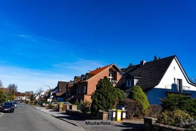 2-Familienhaus mit Garage und Garten