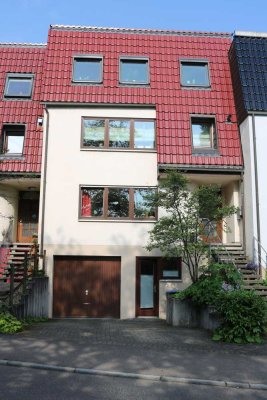 Attraktives, schönes, helles Reihenhaus mit Garten, Terrasse und Garage – Pfullingen/Reutlingen