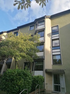 Schöne 4-Zimmer-Wohnung mit Balkon und EBK in Wolfsburg - modernisiert und bezugsfähig