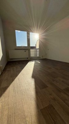 frisch renovierte 3-Zimmer-Wohnung mit großem Südbalkon