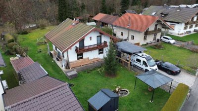 Bestlage Traunreut/St. Georgen: Einfamilienhaus mit gr. Grundstück und zusätzl. Baurecht für EFH