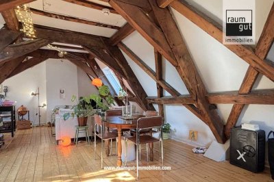Altbauflair im Dachgeschoss – 1-Zimmer-Wohnung im Herzen der Altstadt