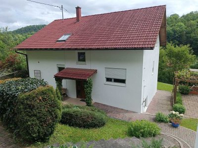 Helle 4-Zimmer Dachgeschosswohnung mit Balkon in Spiegelberg