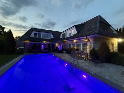 Einzigartige Villa - Luxus Pur - mit behzt. Außen-Pool, grandiosem Garten & imposantem Garagenhaus!