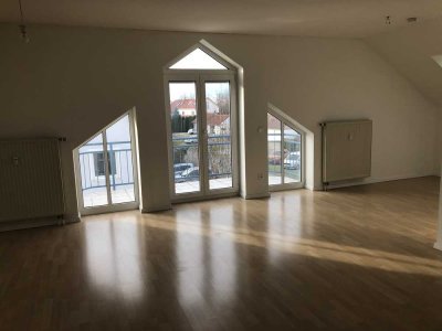 Helle lichtdurchflutete Dachgeschosswohnung