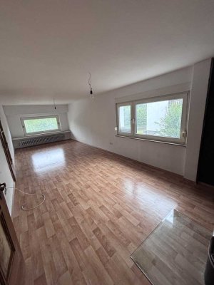 Ansprechende 5-Zimmer-Maisonette-Wohnung mit geh. Innenausstattung mit Balkon und EBK in Gummersbach