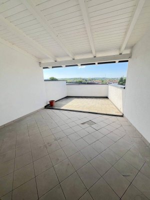 Neu saniert: Große und helle 3-Zimmer-Whg auf zwei Etagen mit großer Dachterrasse!