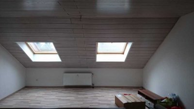 Helle 2-Zimmer-Dachgeschosswohnung inkl. Einbauküche