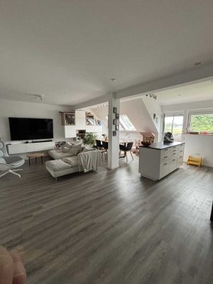 Modernisierte 4-Raum-Wohnung mit Dachterrasse in Stuhr-Seckenhausen