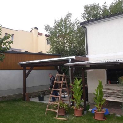 wunderschöne , hochwertige 3 Raum Wohnung mit Küche und Garten im Erdgeschoss