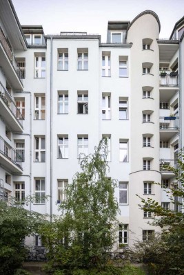 Investieren in Toplage Wilmersdorf: Stilvoller Altbauklassiker – 5-Zi.-Wohnung mit Balkon! vermietet