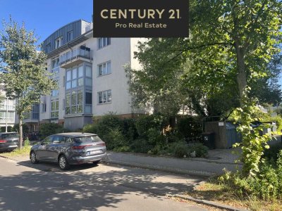 Stilvolles Wohnen in Berlin-Pankow: 3-Zimmer-Wohnung mit zwei Balkonen, Tiefgarage und Lift.