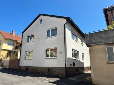Wohnhaus mit zwei Wohnungen in zentraler Lage!