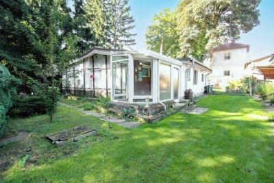 Familienfreundlicher Bungalow in idyllischer Waldlage mit großem Grundstück