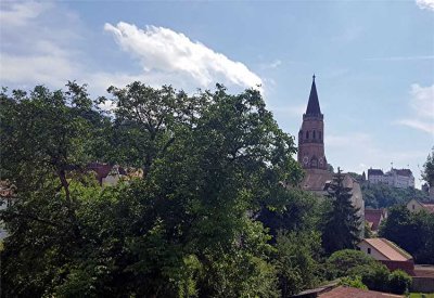 Großzügige 3-Zimmer-Altbauwohnung mit Balkon & Stellplatz – zentrumsnah!