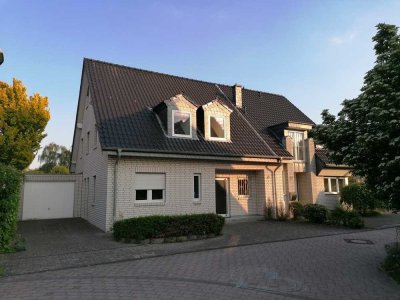 Schöne helle DHH in Top Lage inkl. gr. Garage Laschenhütte/Forstwald