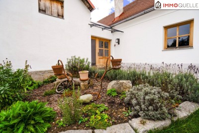 Ein Zuhause mit Zukunft - Charmantes Landhaus mit Eichenholzdetails, Ruhe &amp; Weitblick ins Grüne!