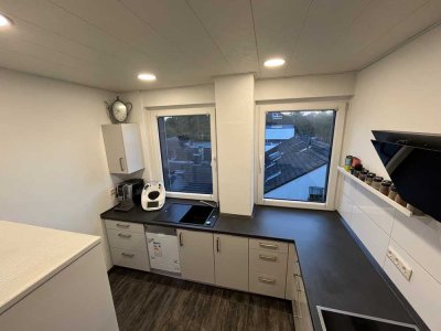 Exklusive, modernisierte 3-Zimmer-Dachgeschosswohnung mit geh. Innenausstattung mit EBK in Krefeld