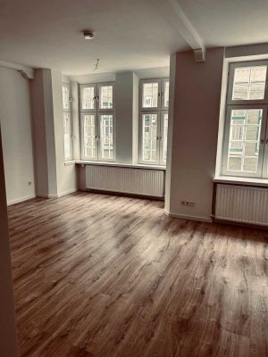 Wasserreihe in Husum: charmante Altbauwohnung – frisch saniert & sofort bezugsfrei!